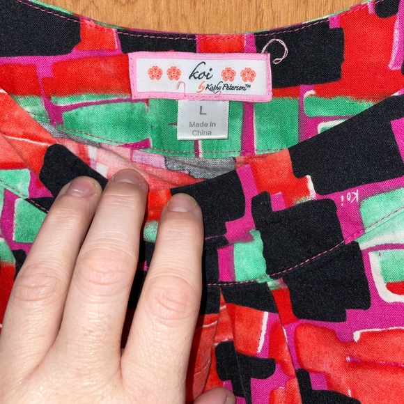 Koi scrub top sz. L - Picture 2 of 2